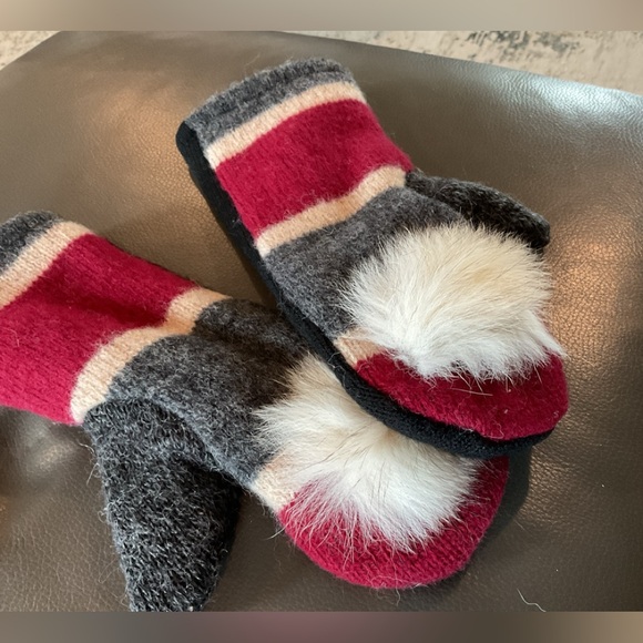 Hand crafted women’s mittens. O/S purchased at craft fair - Picture 1 of 3